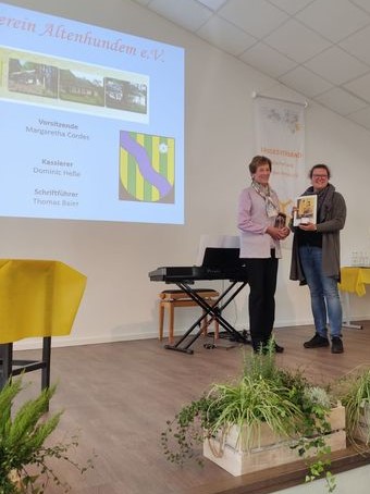 Margret Cordes nahm den Preis entgegen. Image